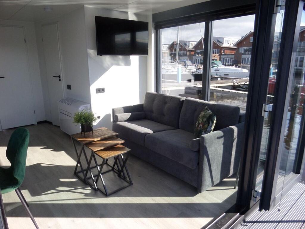 Modern Houseboat With Air Conditioning Located In Marina Uitgeest Exterior photo