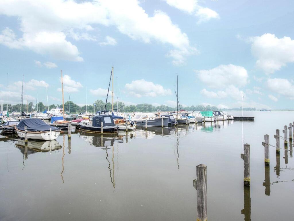 Modern Houseboat With Air Conditioning Located In Marina Uitgeest Exterior photo